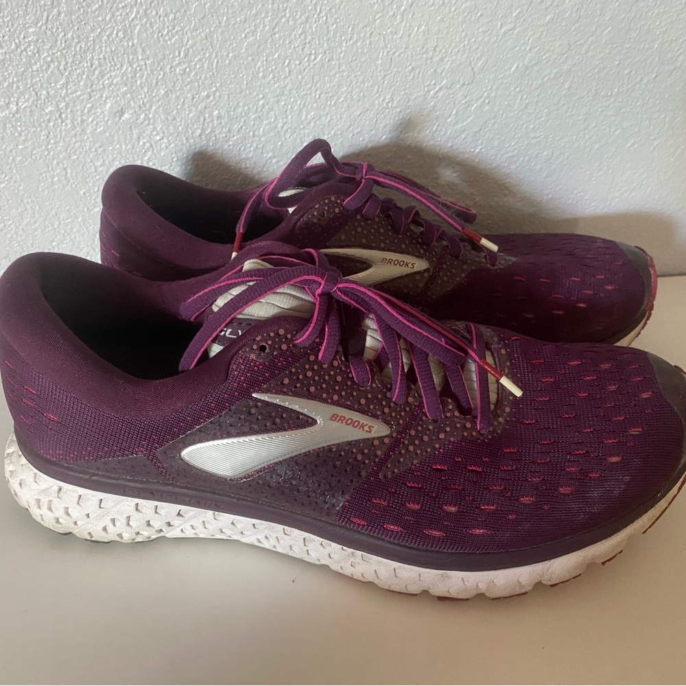 Maroon Brooks tennis shoes